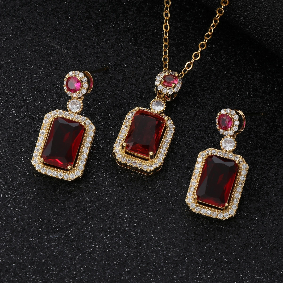 

Luxury Queen Charm Red Zircon Women's Jewelry Set Stainless Steel Square Pendant Necklace and Earring Set Jewellry