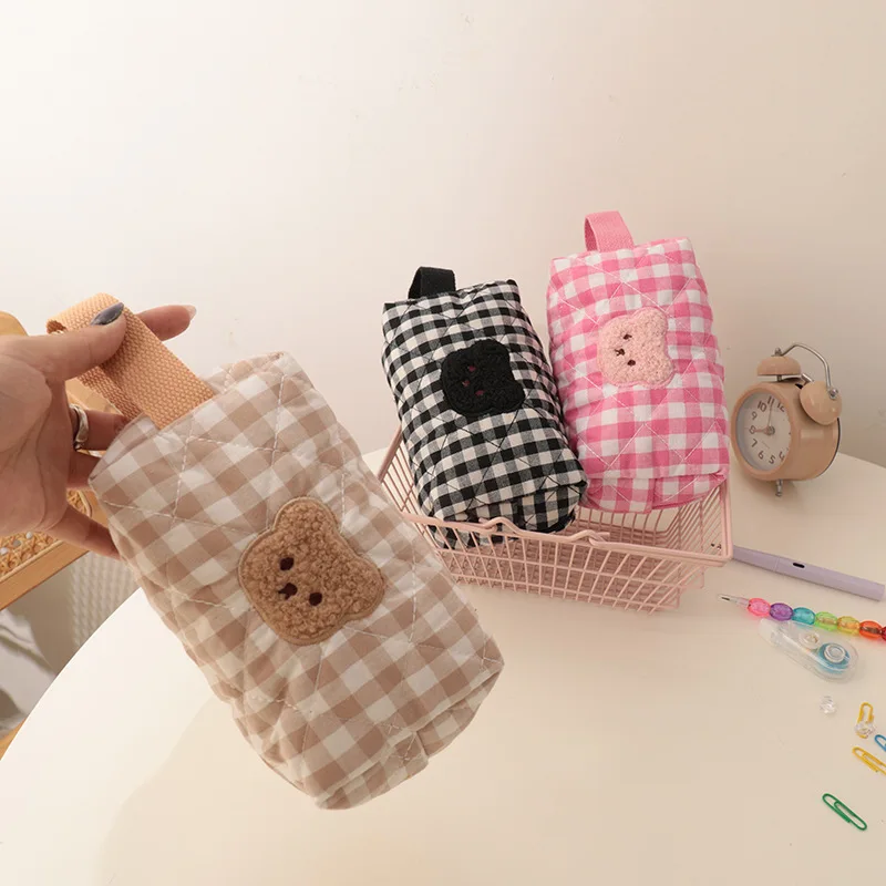 حقيبة مكياج على شكل دب كرتوني لطيف للنساء محمولة ذات سعة كبيرة لتنظيم مستحضرات التجميل