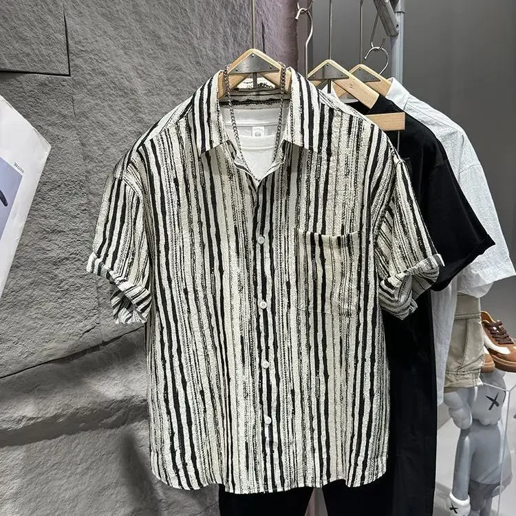 2025 Summer New Striped Shirt Short-sleeved Men's Fashion Trend Versatile and Personalized Button Cardigan Men's Clothing XT917
