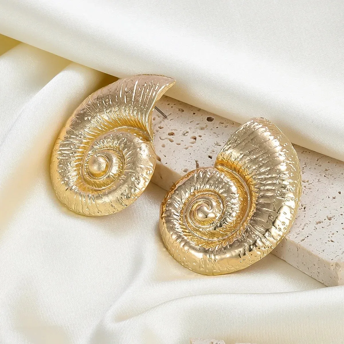 Vintage Conch Style New Summer Alloy Cowrie Shell Dangle Earrings for Women