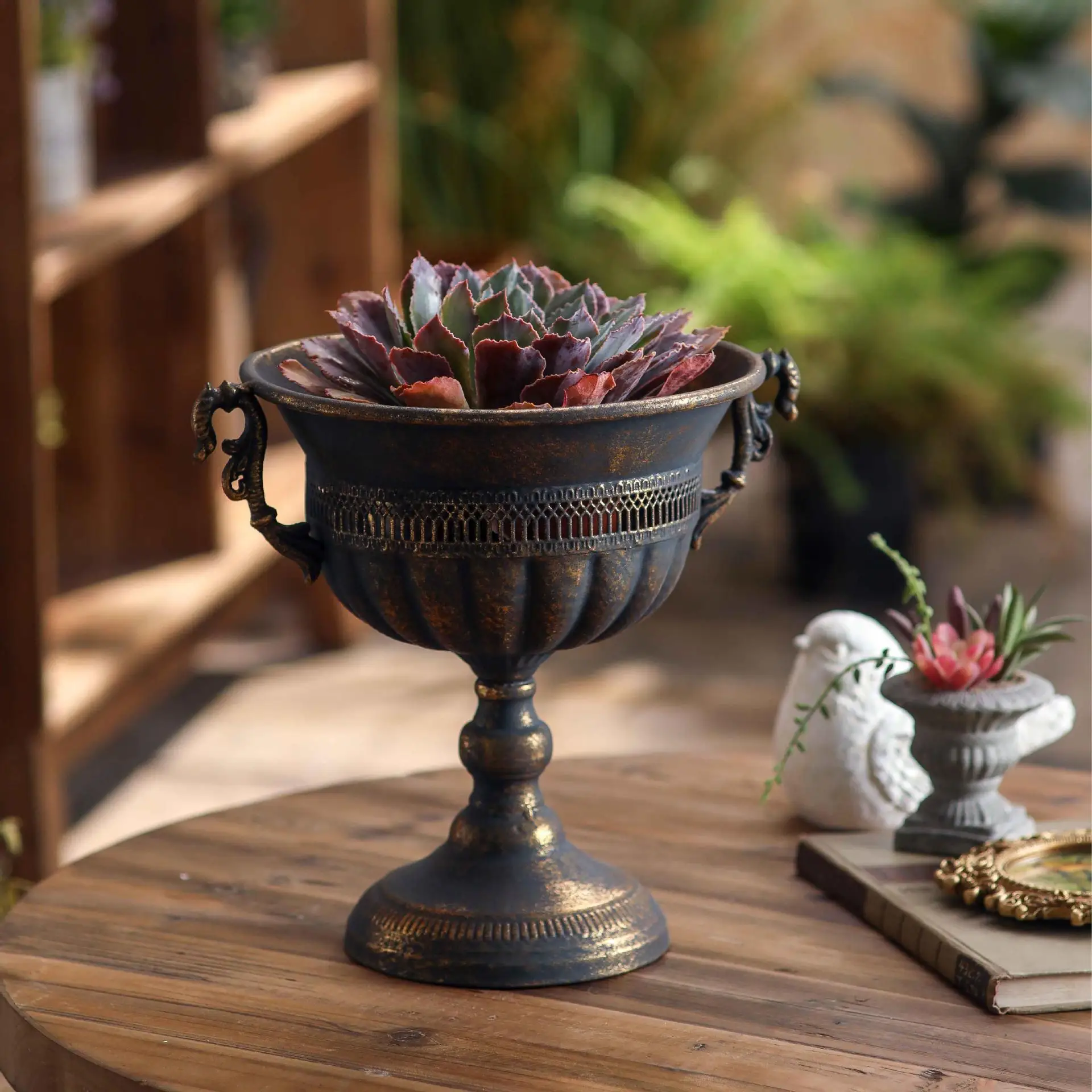 European retro old wrought iron vase, photography pose prop flower pot, courtyard garden decorative bouquet container