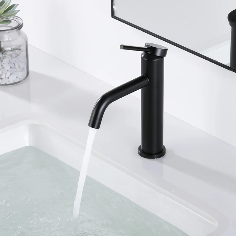 ก๊อกน้ำอ่างล้างหน้าแบบติดตั้งบนเคาน์เตอร์ รุ่นโมเดิร์น แบบน้ำเย็น 1 หัวก๊อก 1 รู หมุนได้ 360 องศา °   ก๊อกน้ำอ่างล้างหน้าสีดำ