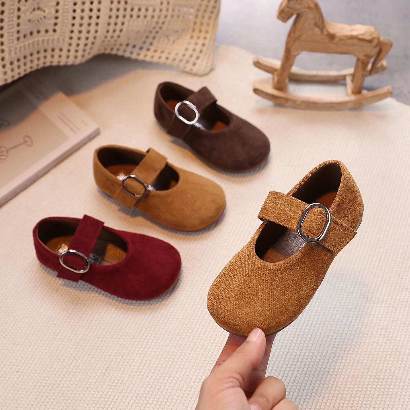 

Girls Leather Shoes Toddlers Flats Princess Sweet Little Kids Soft Shoes T-strap Retro Classic Children's Dress Shoes for Party