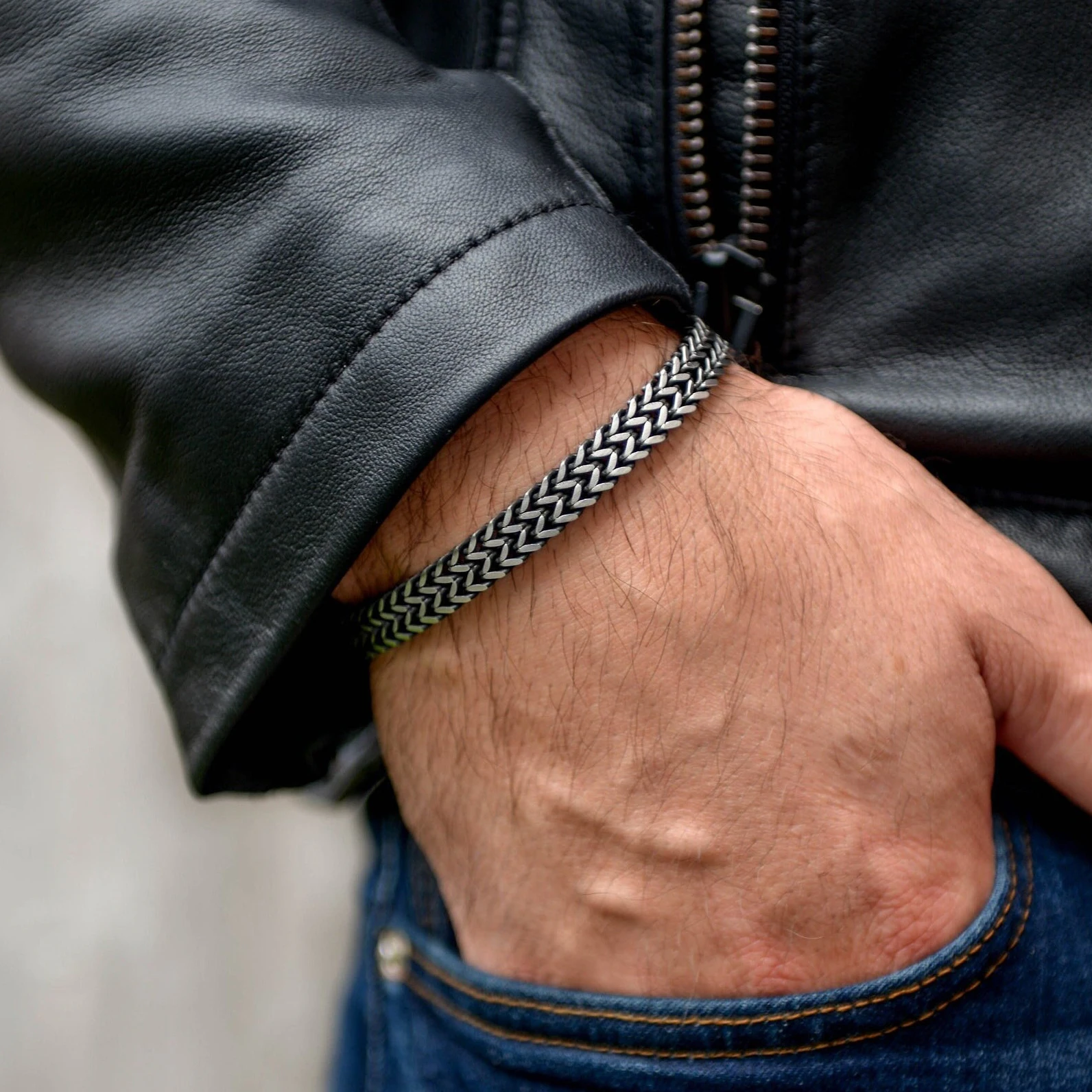 سوار شخصي من الفولاذ المقاوم للصدأ للرجال، سوار رسالة منقوش، 3 مناطق مخصصة، هدية له، الأب/الزوج/الصديق، قطعة واحدة