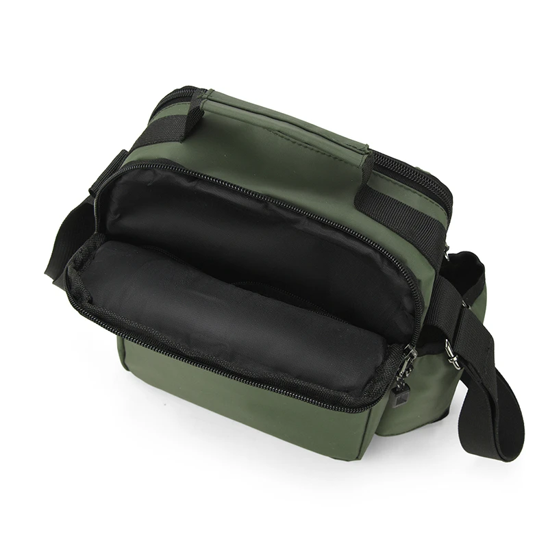 Sportliche quadratische Umhängetasche für Herren – Robuste, weiche Umhängetasche im College-Stil mit multifunktionalen Taschen – Detail 21