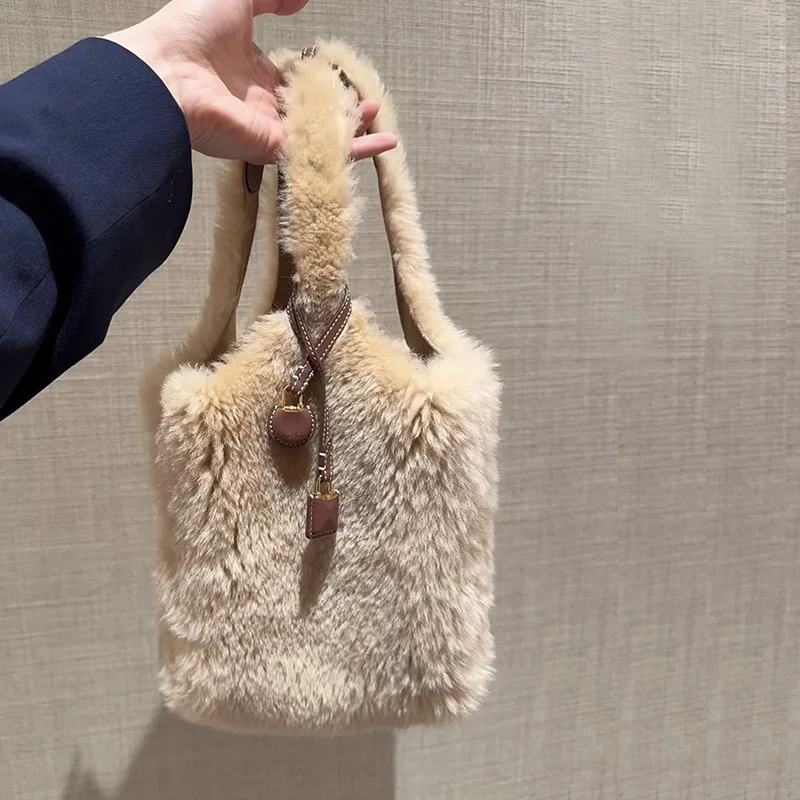 2025 Autumn And Winter New Plush Matte Suede Water Bucket Handbag Simple And Versatile Retro Style Fashionable Women Bag Trendy