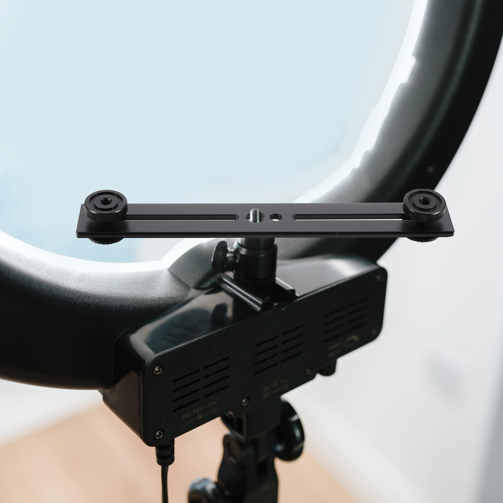 

2Pcs Flash Bracket Adjustable Aluminum Alloy Dual Mount Bar Support Dual Cameras and Flashes Anti-Shake Rubber Pad