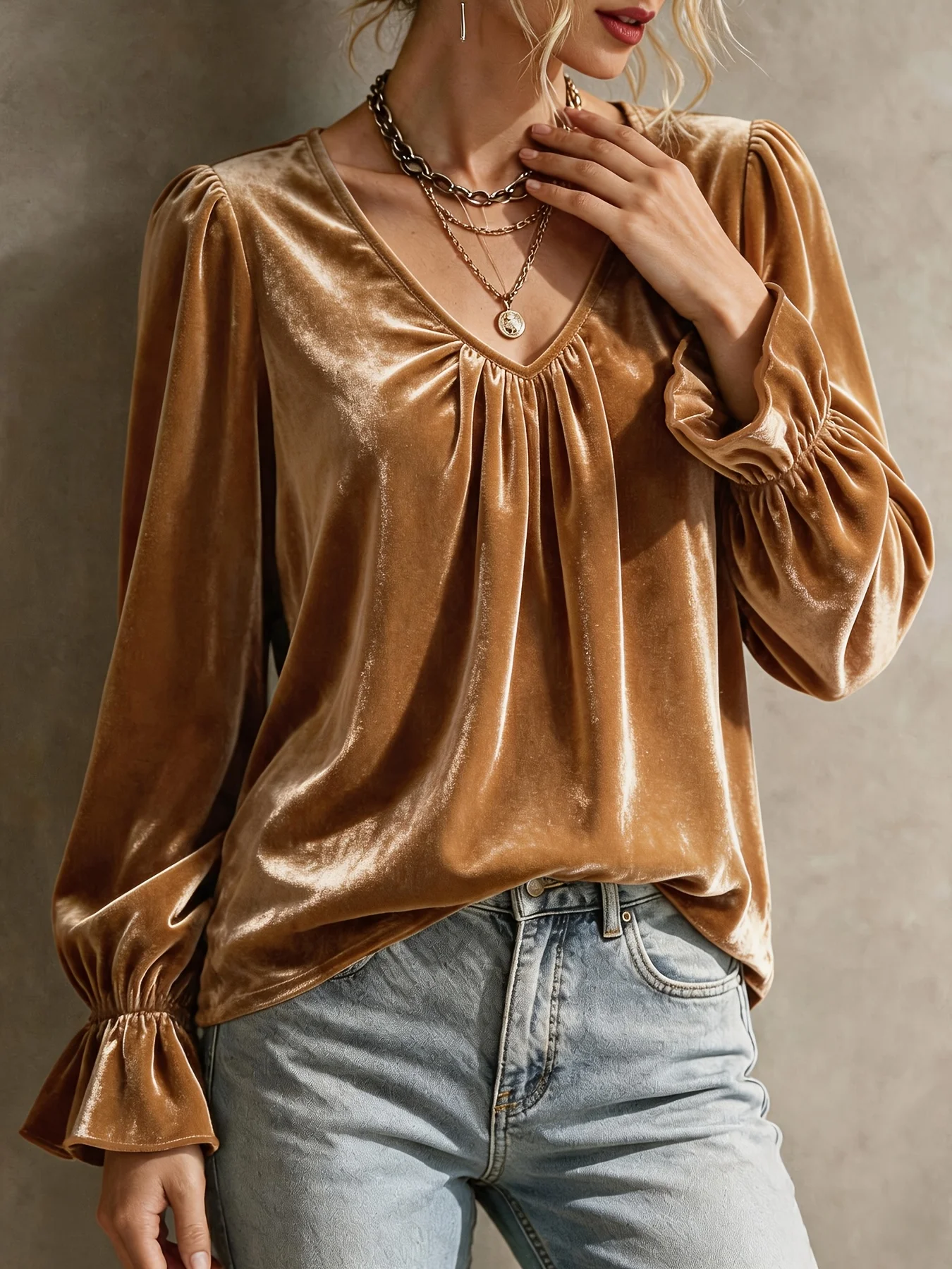 Plus-Size-Samtbluse für Damen, V-Ausschnitt, lange Ärmel, plissierte Laternenärmel, elegante burgunderrote Oberteile, lässiges, lockeres Hemd – Detail 11