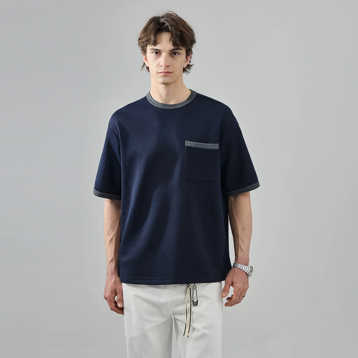 Color Block Spliced Short Sleeve for Men Round-Neck Loose Casual T-Shirt with Chest Pocket Decoration