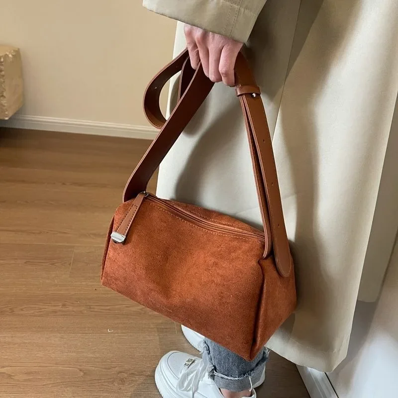 High Appearance Level Suede Bag Autumn and Winter New Style Simple Fashion Crossbody Bag Vintage Niche One-shoulder Commuter Bag