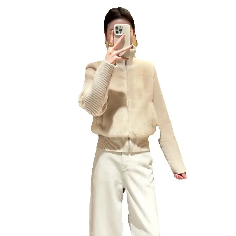 معطف فرو المنك قصير، صغيرتي، محبوك برقبة عالية مع لمسة من التطور والتصميم، بلوزة متخصصة للنساء في الخريف وW