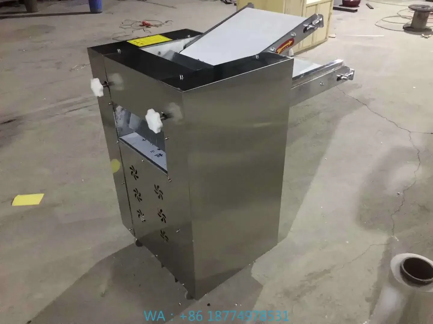 

Sheeting Machine Dough Rolling Press HJ-CM017 Automatic Bread Pizza Dumpling Dough