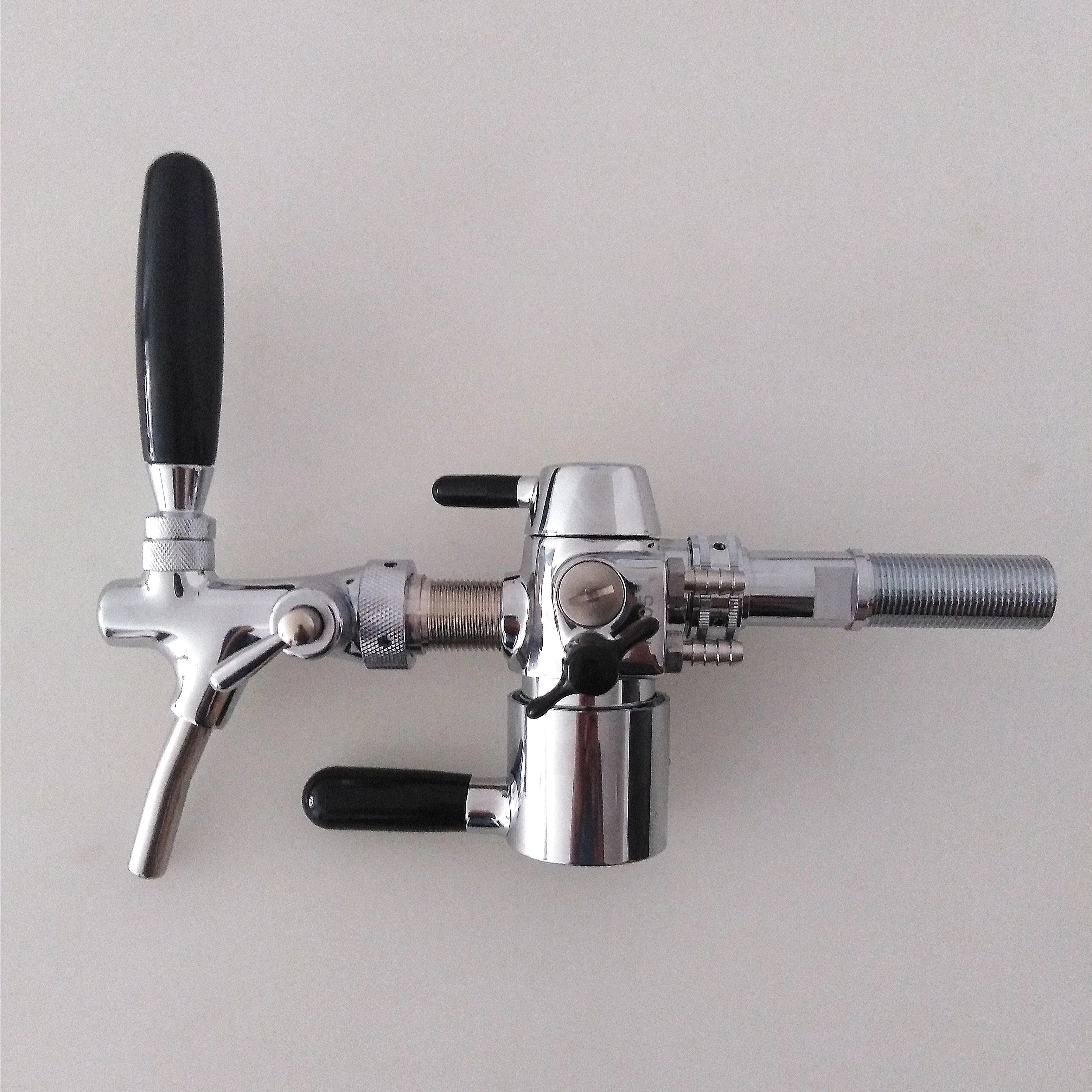 Counter Pressure Beer Growler Filler with Flow Control Beer Tap Faucet
