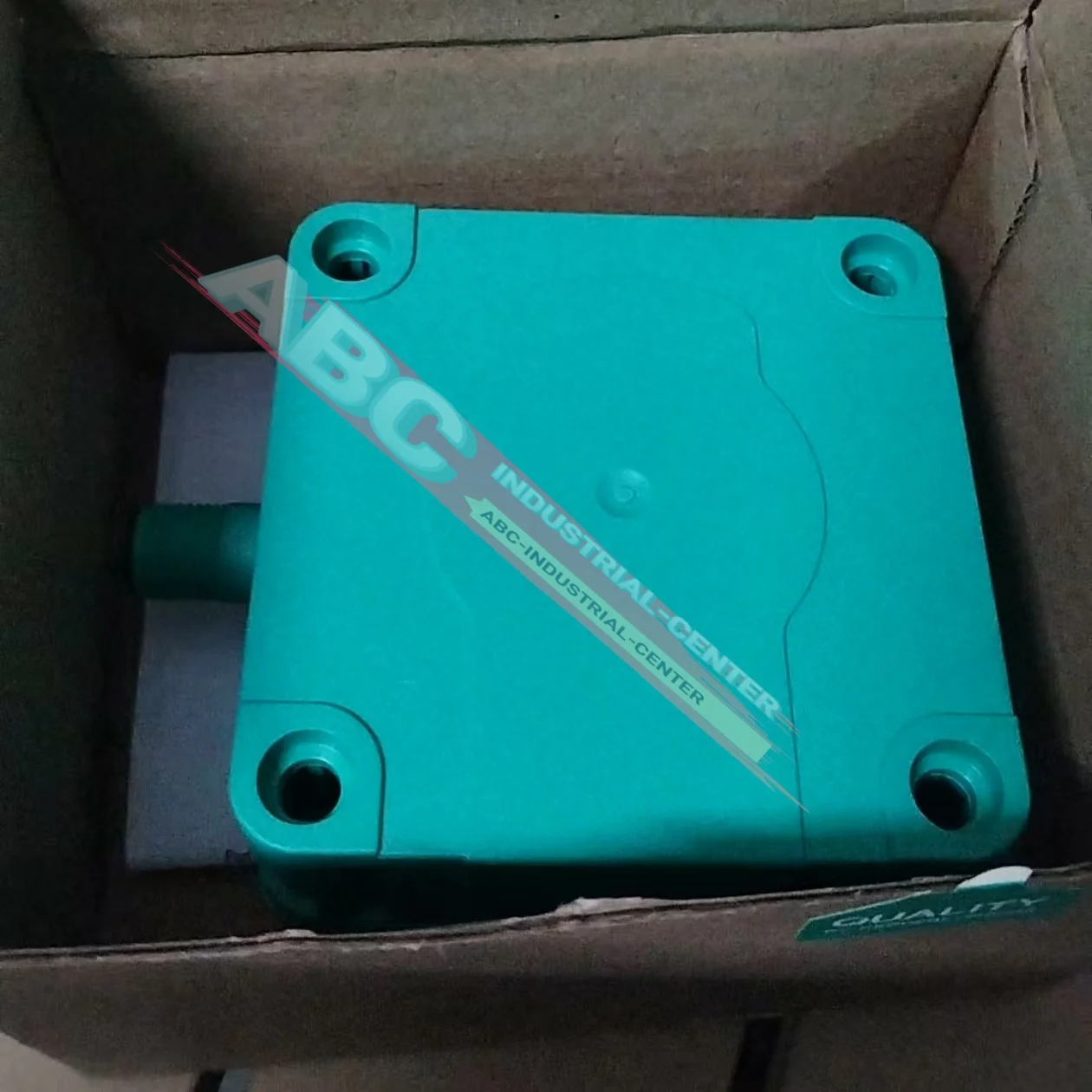 New original  UB2000-F42-U-V15 safety barrier UB500-18GM75-E6-V15