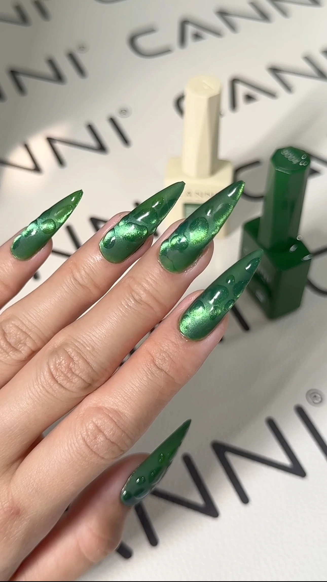 CANNI 9 ml Nagelgel-Nagellack, grüne Farbe, Cat-Eye-Magnetnägel, Soak Off UV-LED, semi-permanent, HEMA/TPO-frei, vegane Halal-Gel-Nägel – Detail 2