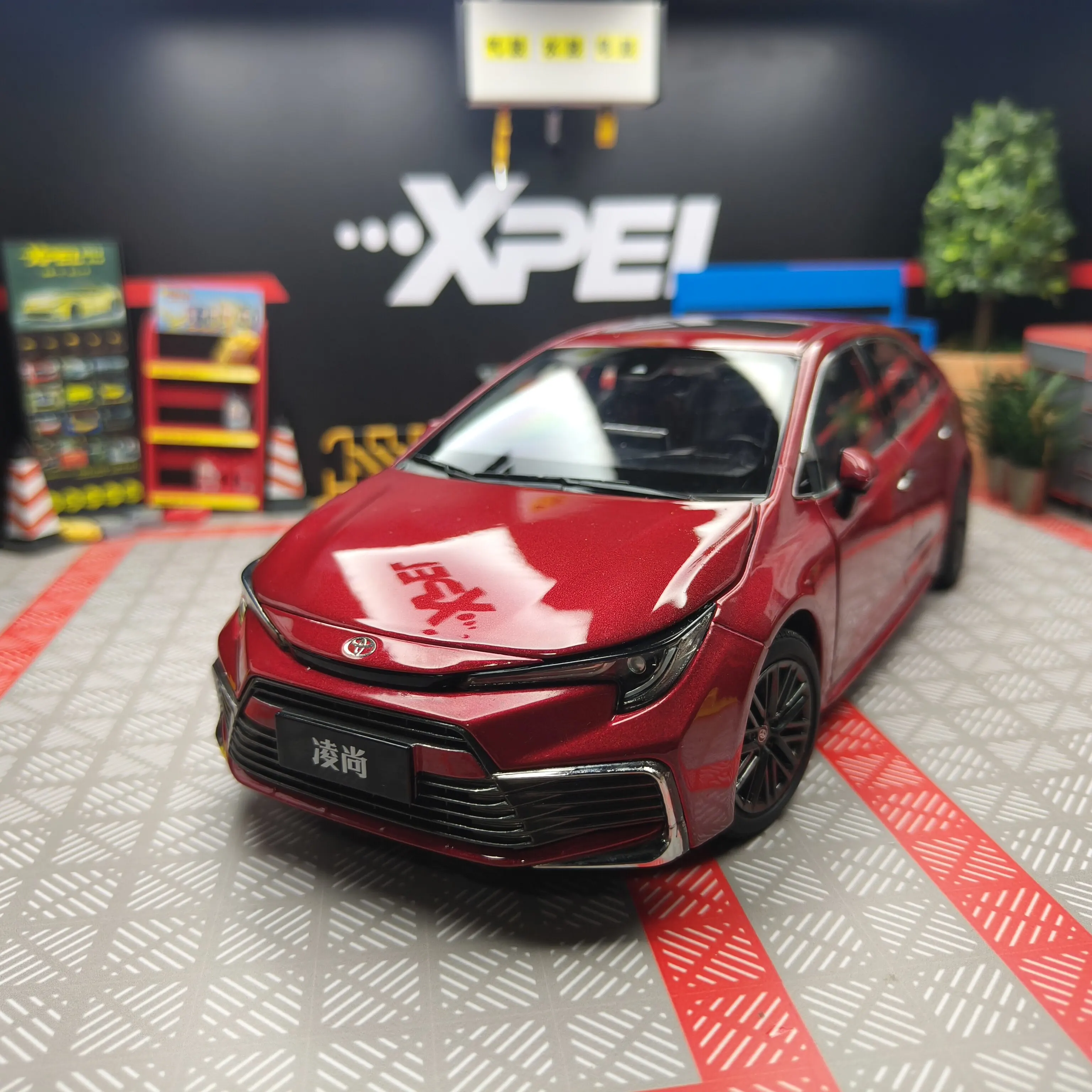 Diecast 1:18 Scale GuangQi Toyota Lexan Full-Open Alloy Car Model
