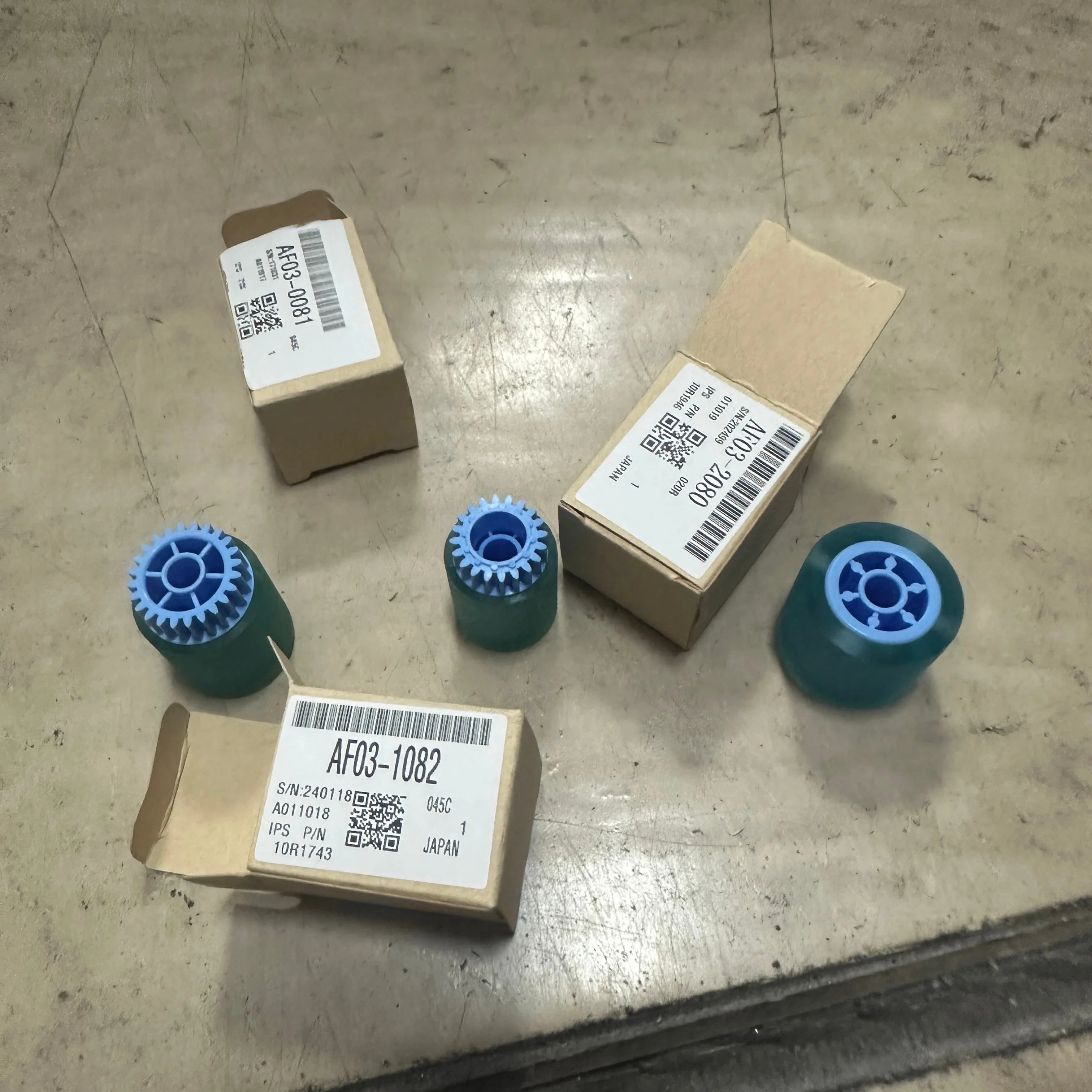 

10 компл. AF031082 AF030081 AF032080 Ролик захвата подачи бумаги для Ricoh 2051 2060 2075 5500 6000 6001 6002 6500 7000 7001