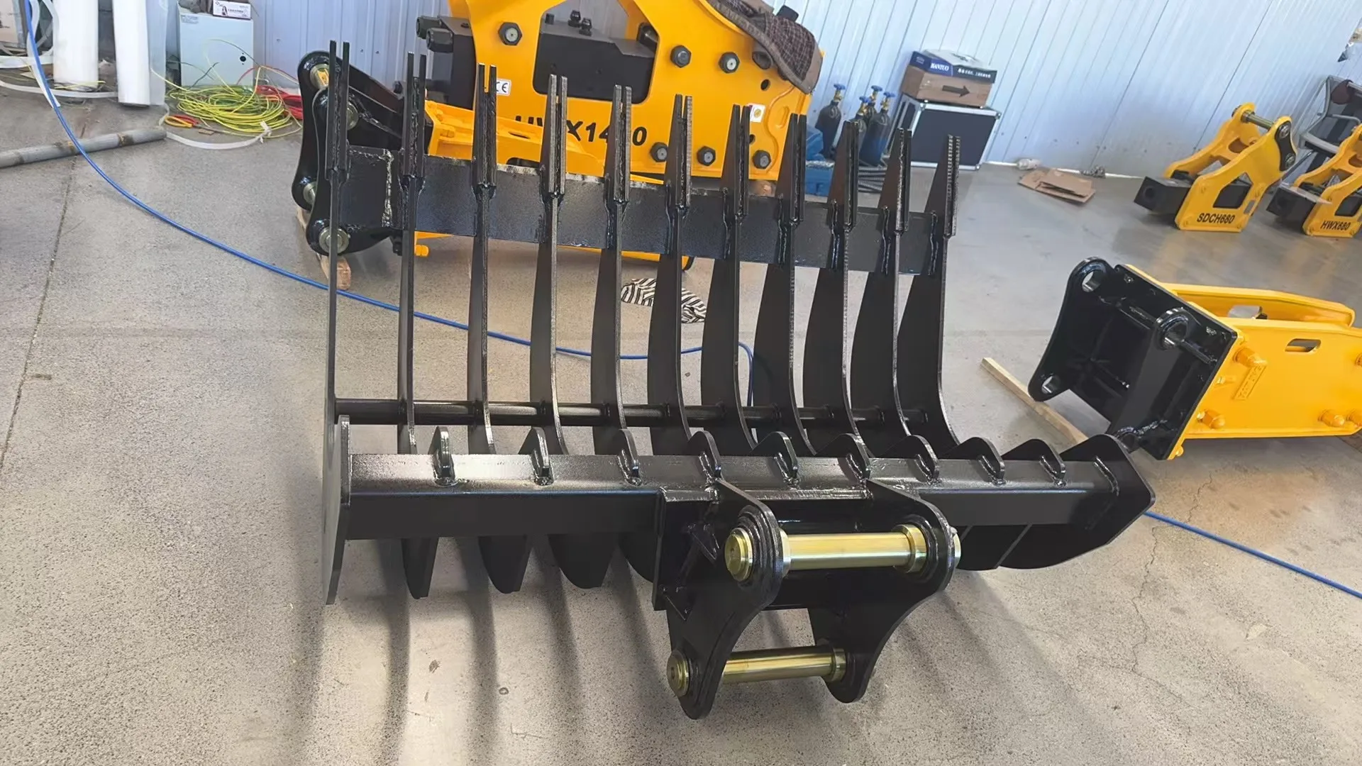 Accessori Rastrello inclinabile Rastrello inclinabile per escavatore all'ingrosso