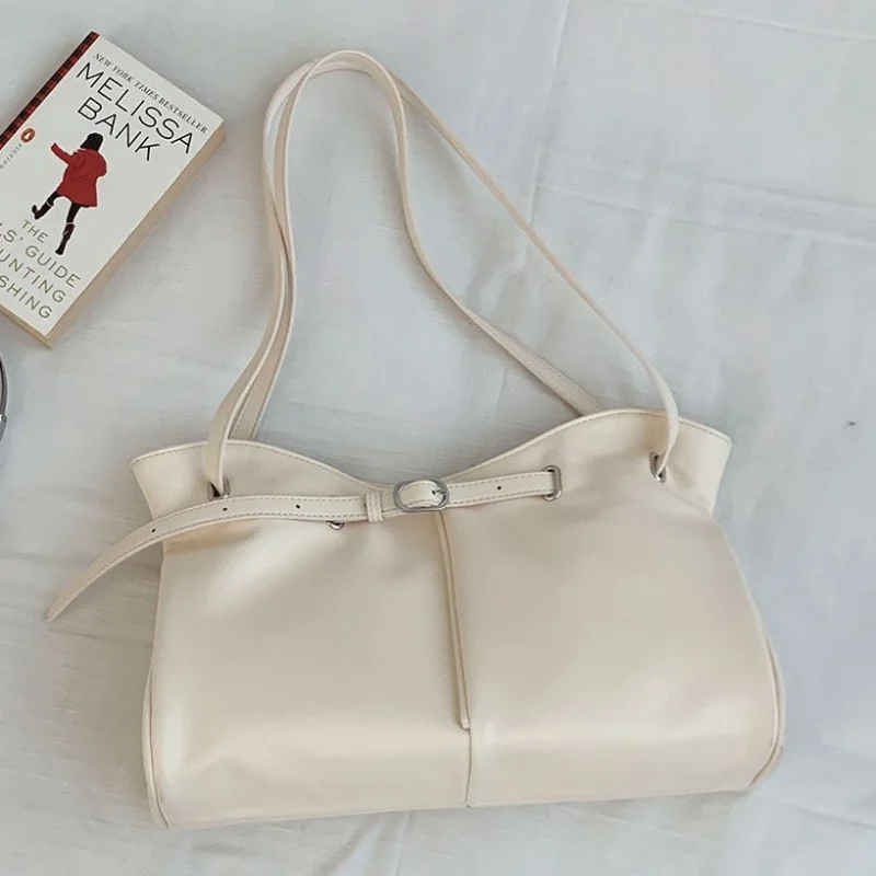 

Women PU Solid Color Shoulder Bag Belt Magnetic Buckle Handbag Star Rope Pendant High-quality Versatile Commute Dates Travel Bag