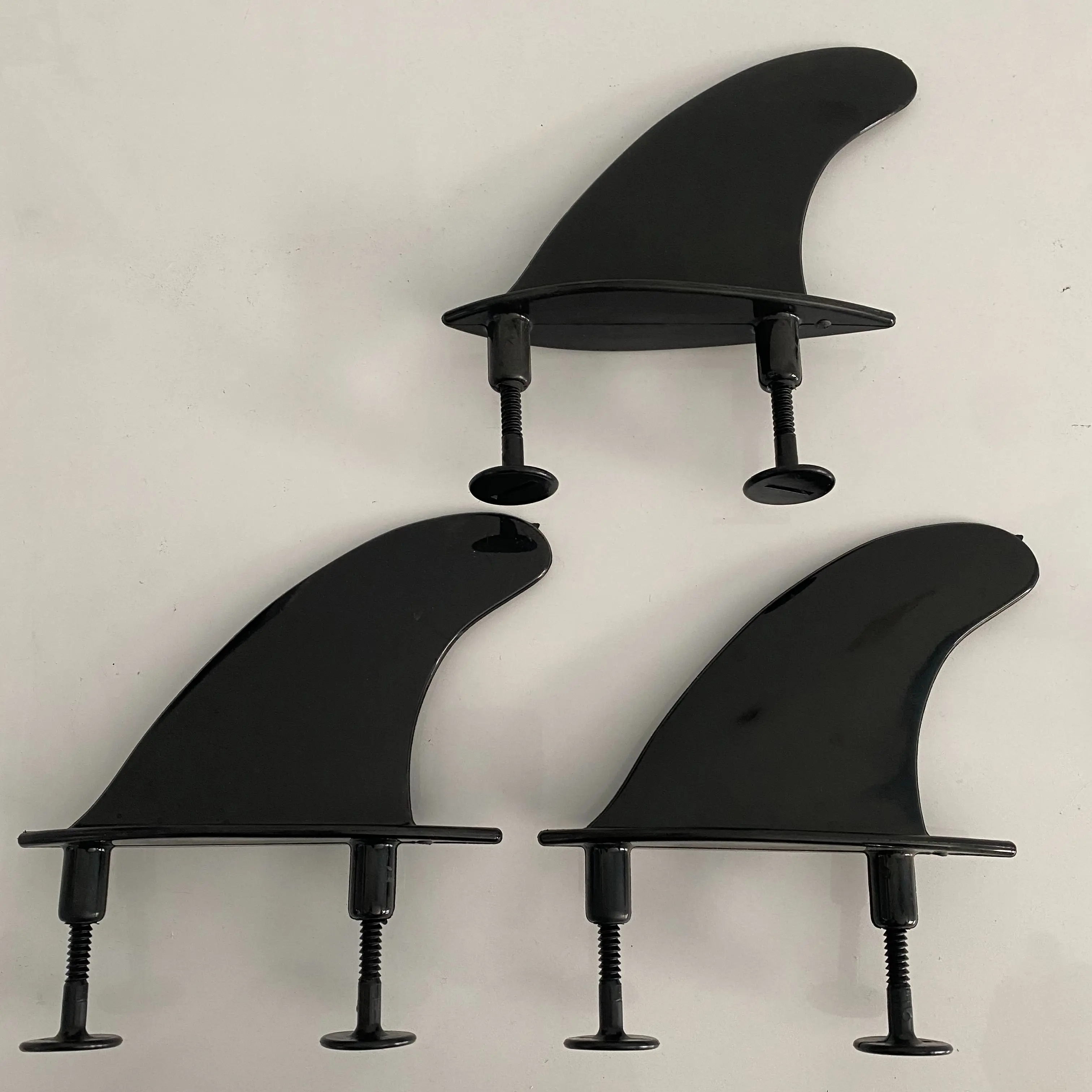 4,5 Zoll G5 Soft Surf Fin mit Ersatz 6 Flossen Schrauben Kunststoff Soft Tail Fin für Surfbrett Softboard Surfzubehör – Detail 5