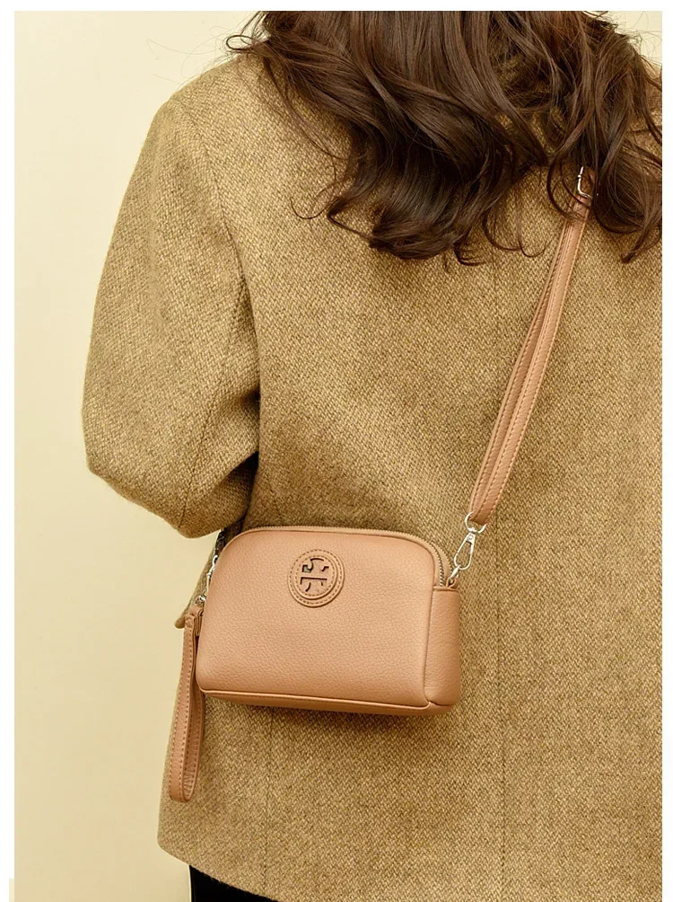 2025 Mini bolsa de designer sênior – couro macio feminino de meia-idade, multicamadas, pulso/ombro/mensageiro