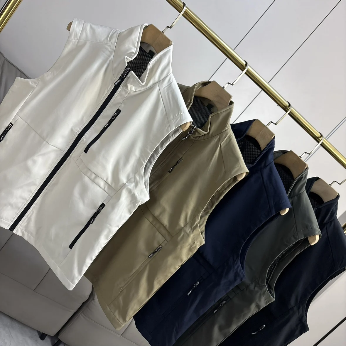 

Мужской городской жилет-куртка из полиэстера и нейлона: комфортный, дышащий, повседневный, с воротником-стойкой, в городском стиле