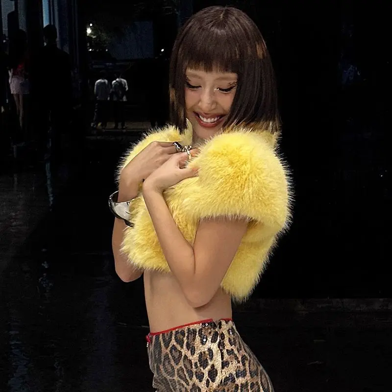 2025 abrigo corto de piel para mujer, chaleco recortado de lujo, chaqueta de piel de zorro sintética amarilla y blanca, chalecos cálidos de invierno a la moda con hebilla de cinturón