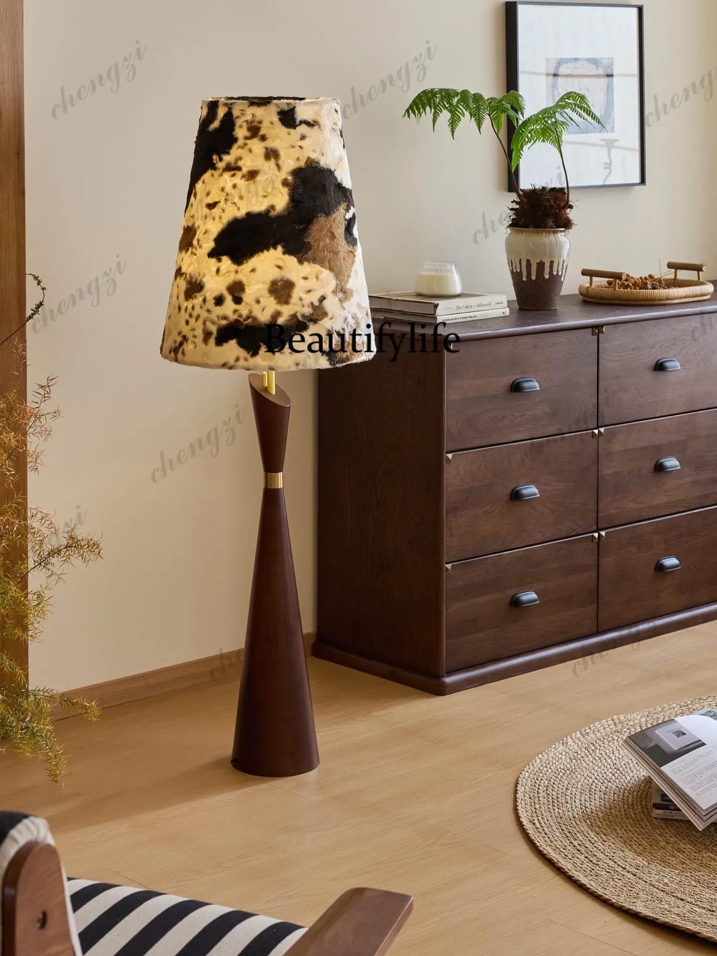 French high-end floor lamp, super good-looking medieval living room, bedroom retro, desk lamp