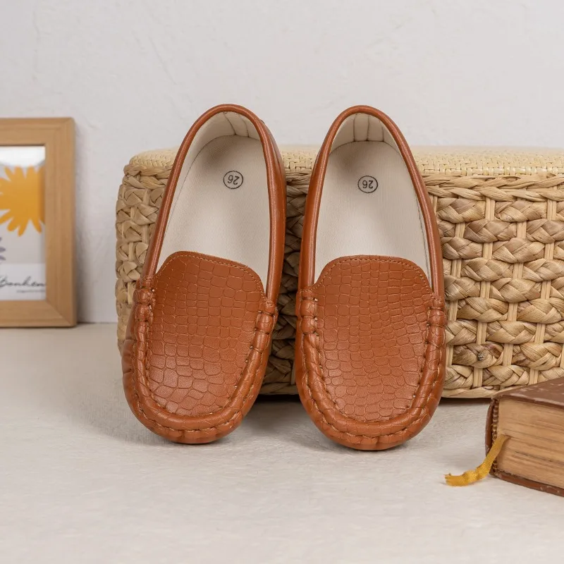 

Новые простые подиумные кожаные туфли для мальчиков, 2024, универсальная детская школьная форма, туфли на плоской подошве, детские повседневные лоферы для выступлений