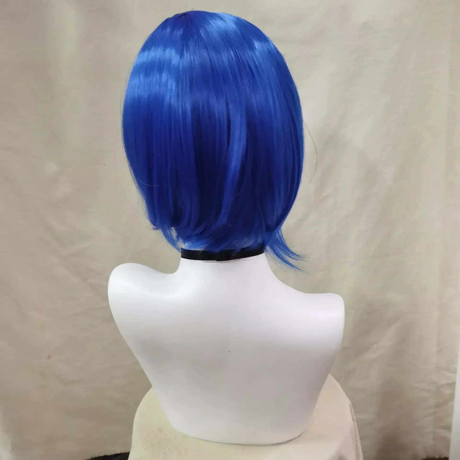 

Triste bleu Bob perruque avec lunettes noires filles bleu Anime perruque femmes солнцезащитный à la chaleur synthétique Cospl