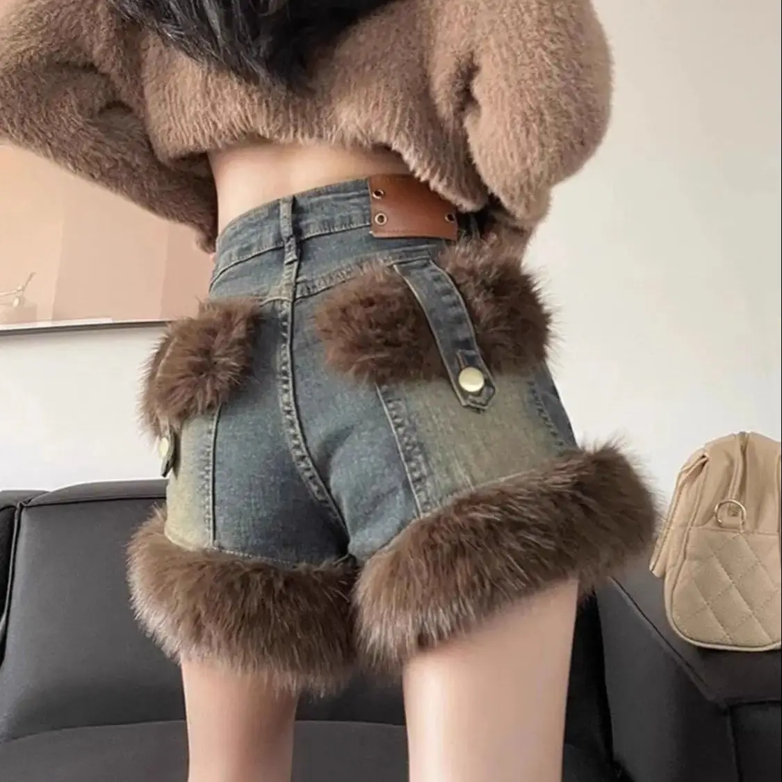 Distressed Denim Shorts Women 2024 New Retro Hot Girl High Waist Versatile Slimming Temperament Rivet Shorts Boot Pants