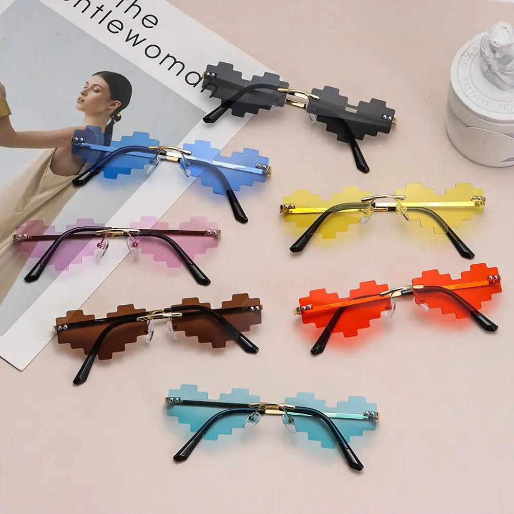 

Novel Heart Mosaic Sunglasses Pixelated Mosaic Glasses Retro Gamer Robot Shades Cosplay Party Glasses for Men & Women