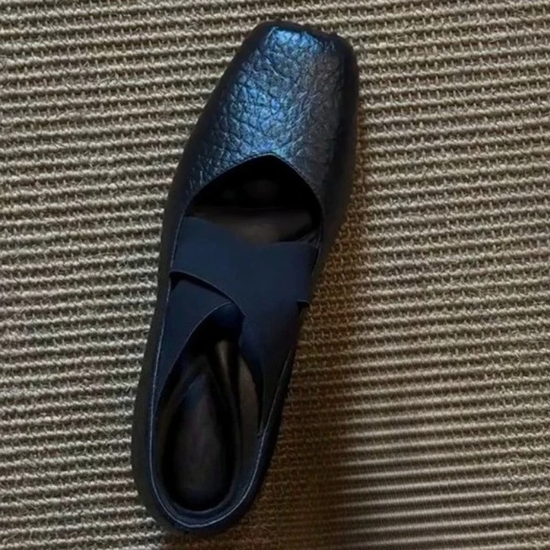 

2025 г. Туфли на одном каблуке с металлической пряжкой и одной полосой. Осенние новые туфли с квадратным носком и неглубоким носком, мягкая подошва, нескользящие туфли с низким берцем.