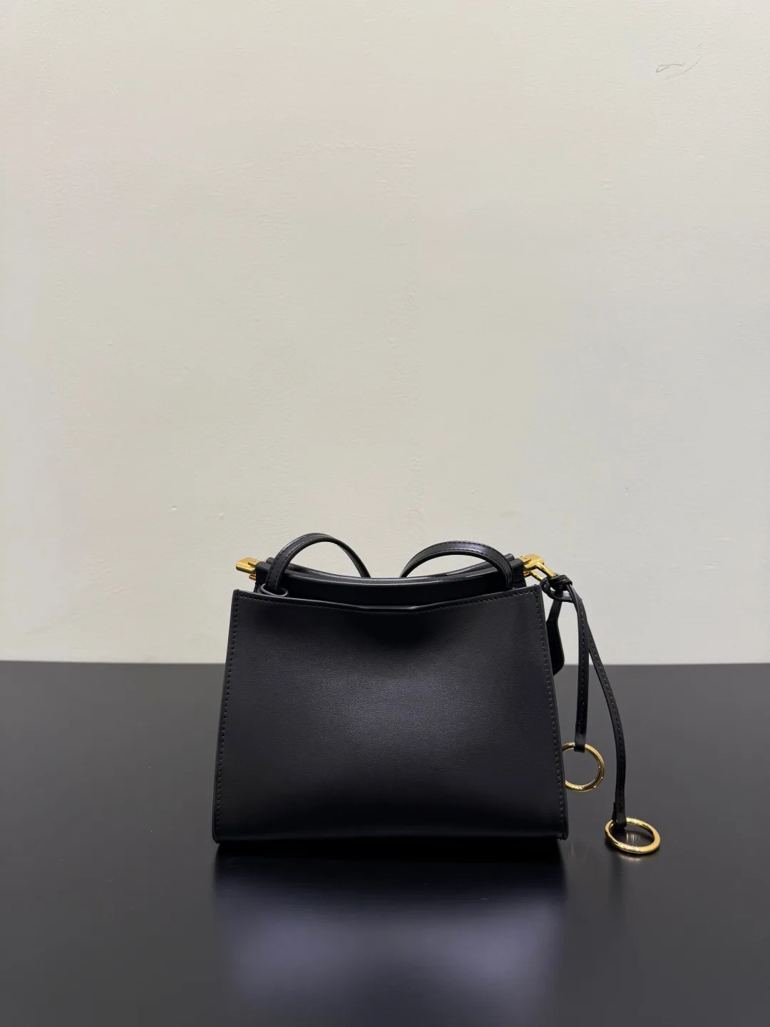 

2025 women top quality Velvet suede mini clutch bag, single shoulder strap, hardware closure, crossbody bag