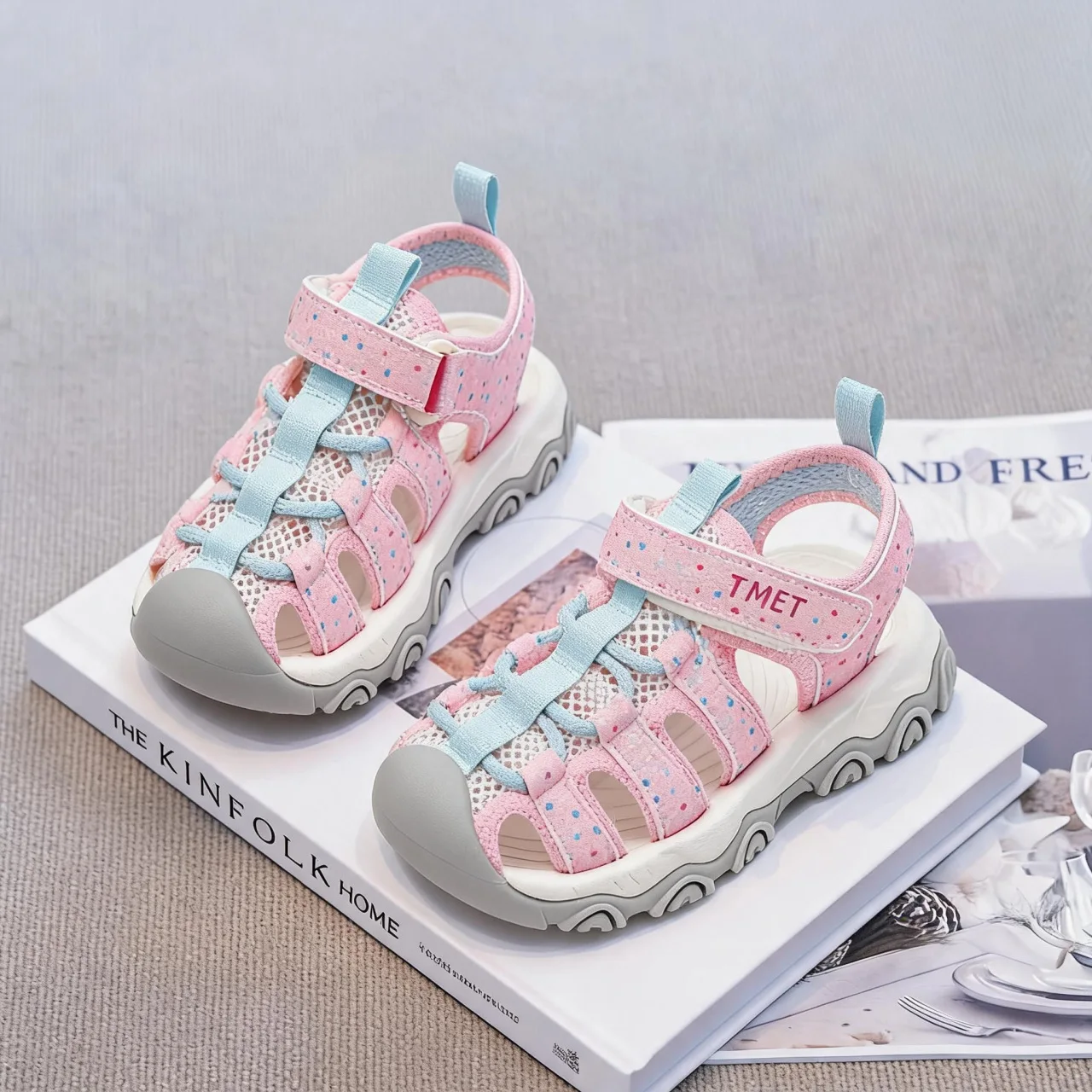 

Girls Sandals Summer Open-Toe Breathable Hollow-Out Sandals with Closed-Toe Protection Soft-Soled Beach Shoes Big Kids