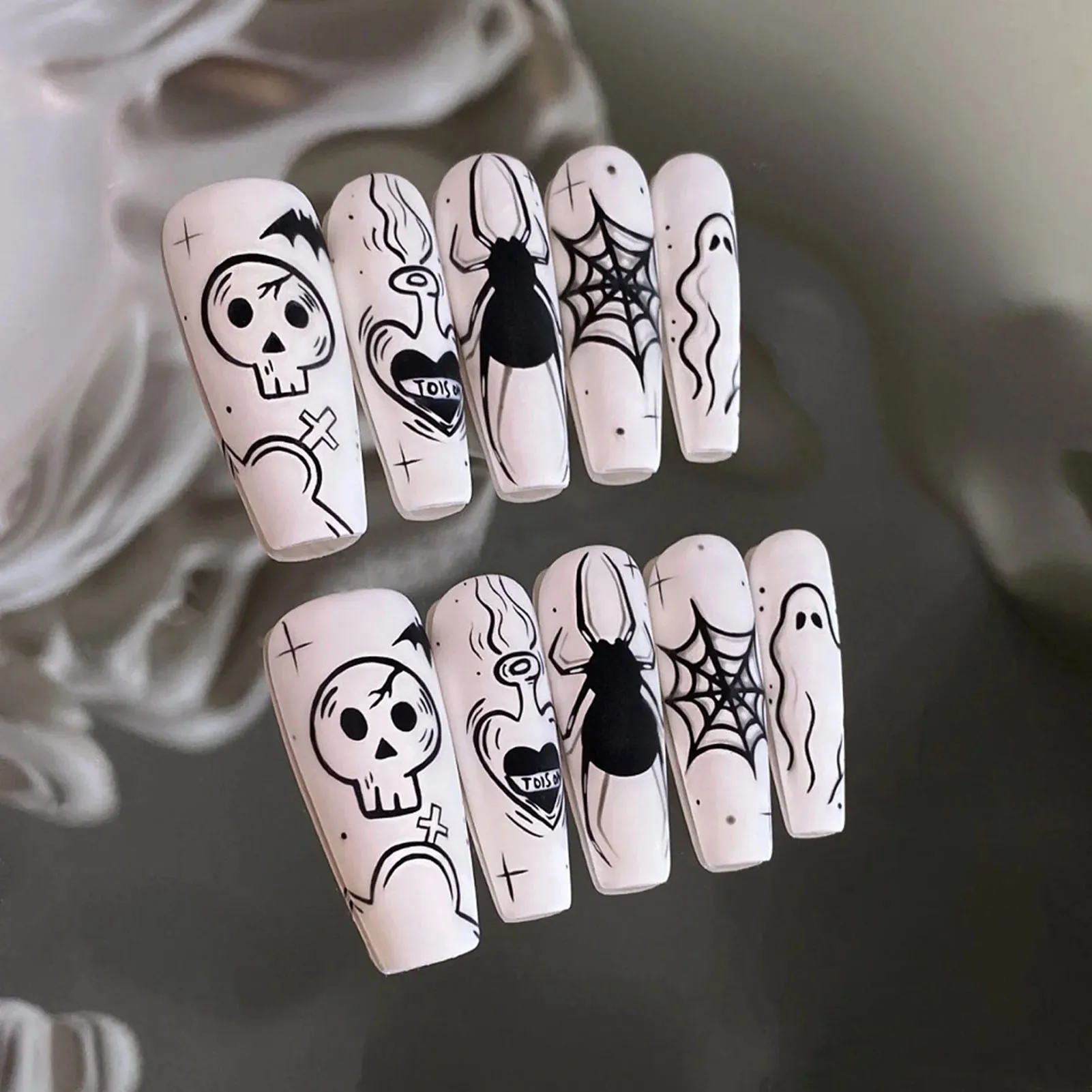 Halloween Theme Press on Nails with Spider Decor Lightweight and Easy to Stick Fake Nail for Hot Girl Dress Matching