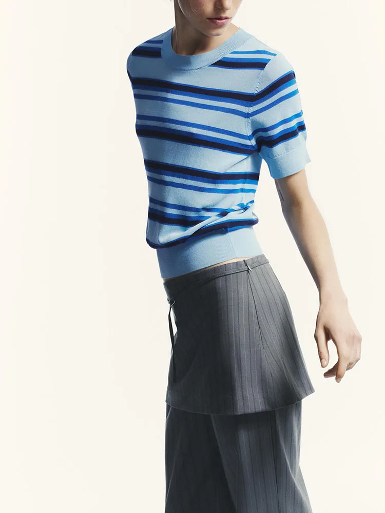 เสื้อถักลายทางลำลองสำหรับผู้หญิง สไตล์ใหม่ ฤดูใบไม้ร่วง แฟชั่น สวมใส่สบาย อเนกประสงค์ หวาน เรียบง่าย สไตล์เกาหลี รุ่นใหม่ล่าสุด ปี 2025