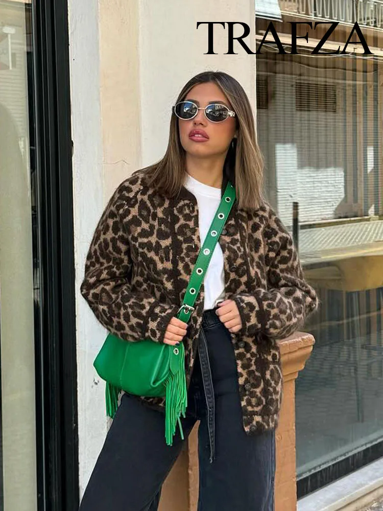 TRAFZA-chaquetas holgadas con estampado de leopardo para Mujer, ropa de calle cálida y bolsillos con cuello redondo de lana de una sola botonadura,