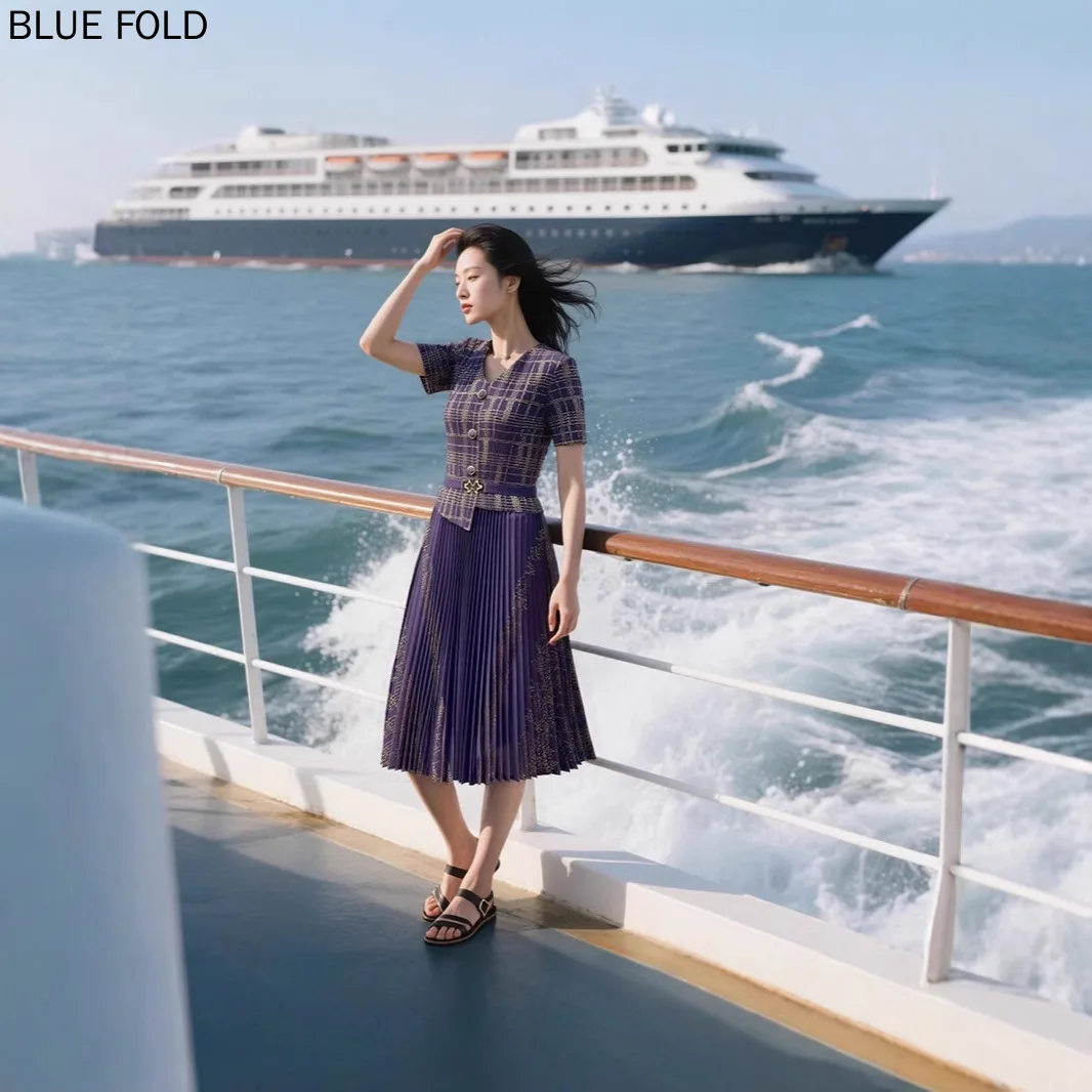 

Miyake Pleated Coarse Plaid V-neck Short Sleeved Patchwork Black Dress for Women's Summer New High-end Dress