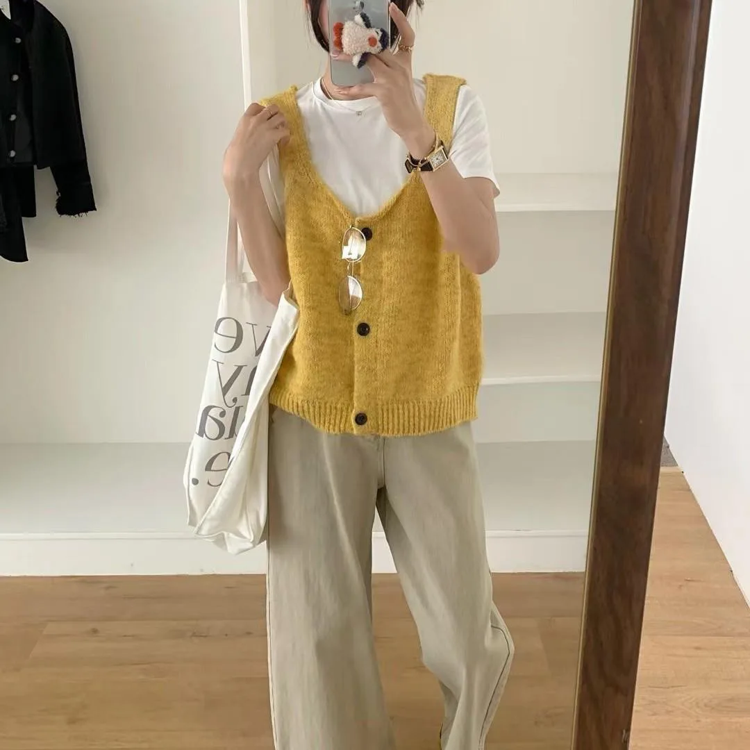 

Single-breasted knitted vest vest women's 2025 early autumn new Korean version of the kan shoulder with a sleeveless top