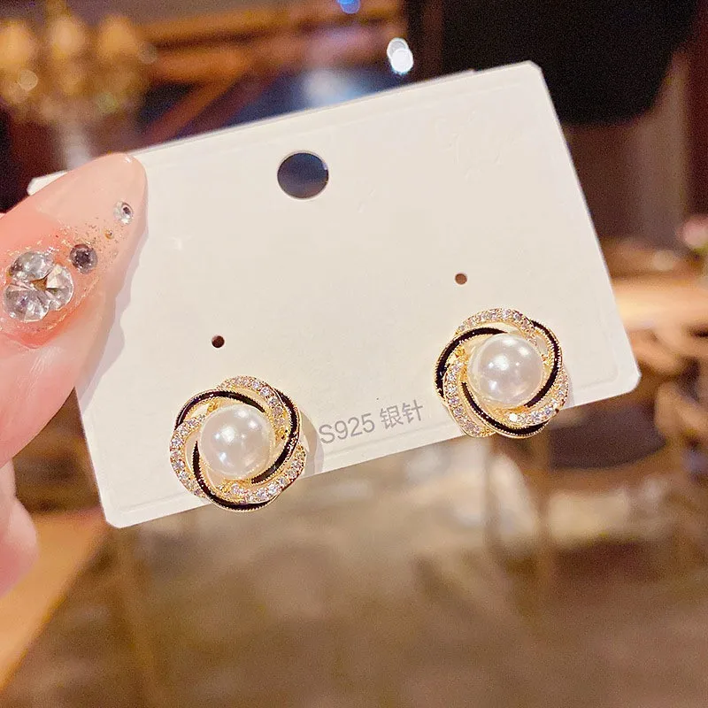 Geometric Spiral Enamel Imitation Pearl Twist Exquisite Stud Earring for Women White Black Color Personality Jewelry Girl Gift