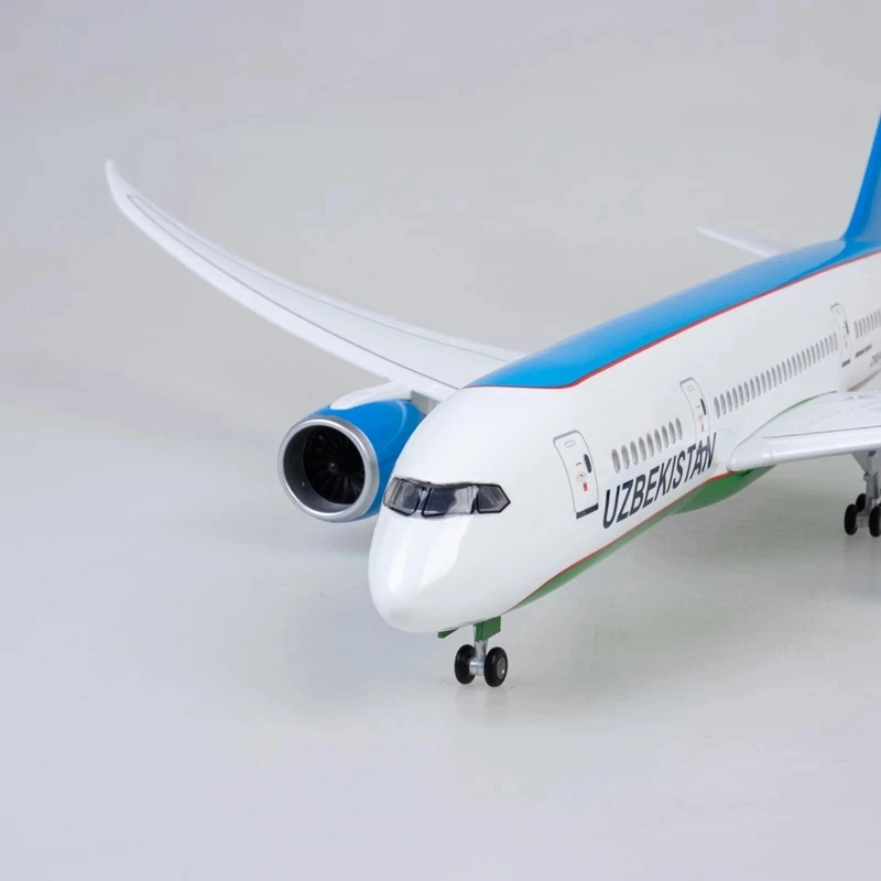 Escala 1:130 47 CM Modelo Diecast Resina UZBEKISTAN Avião de companhia aérea B787 Dreamliner Aviões de brinquedo com luz LED (toque ou controle de som