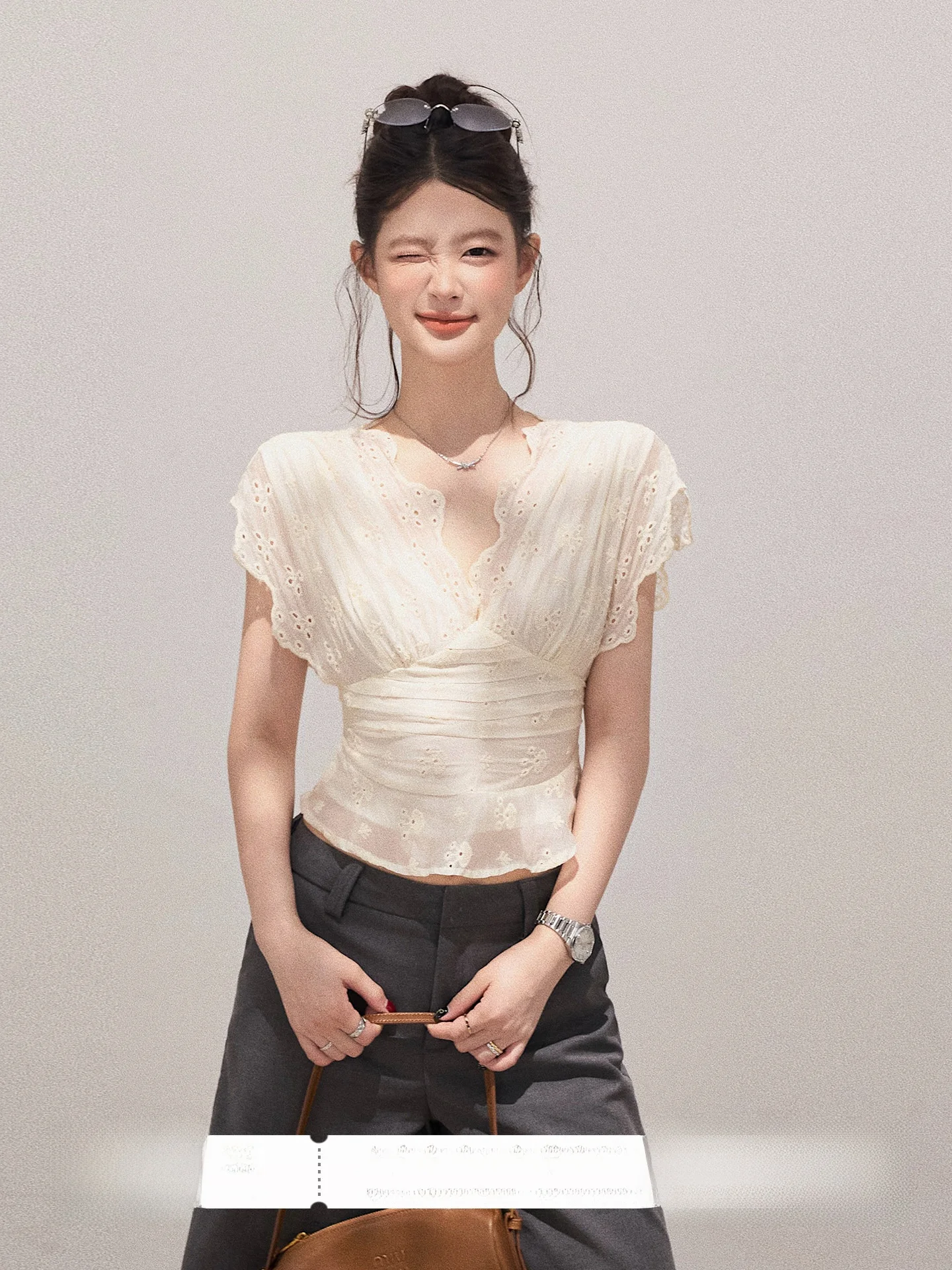 

Женская футболка Exue с V-образным вырезом и коротким рукавом, приталенная, повседневная, тонкая, летняя, новый дизайн, эффект похудения