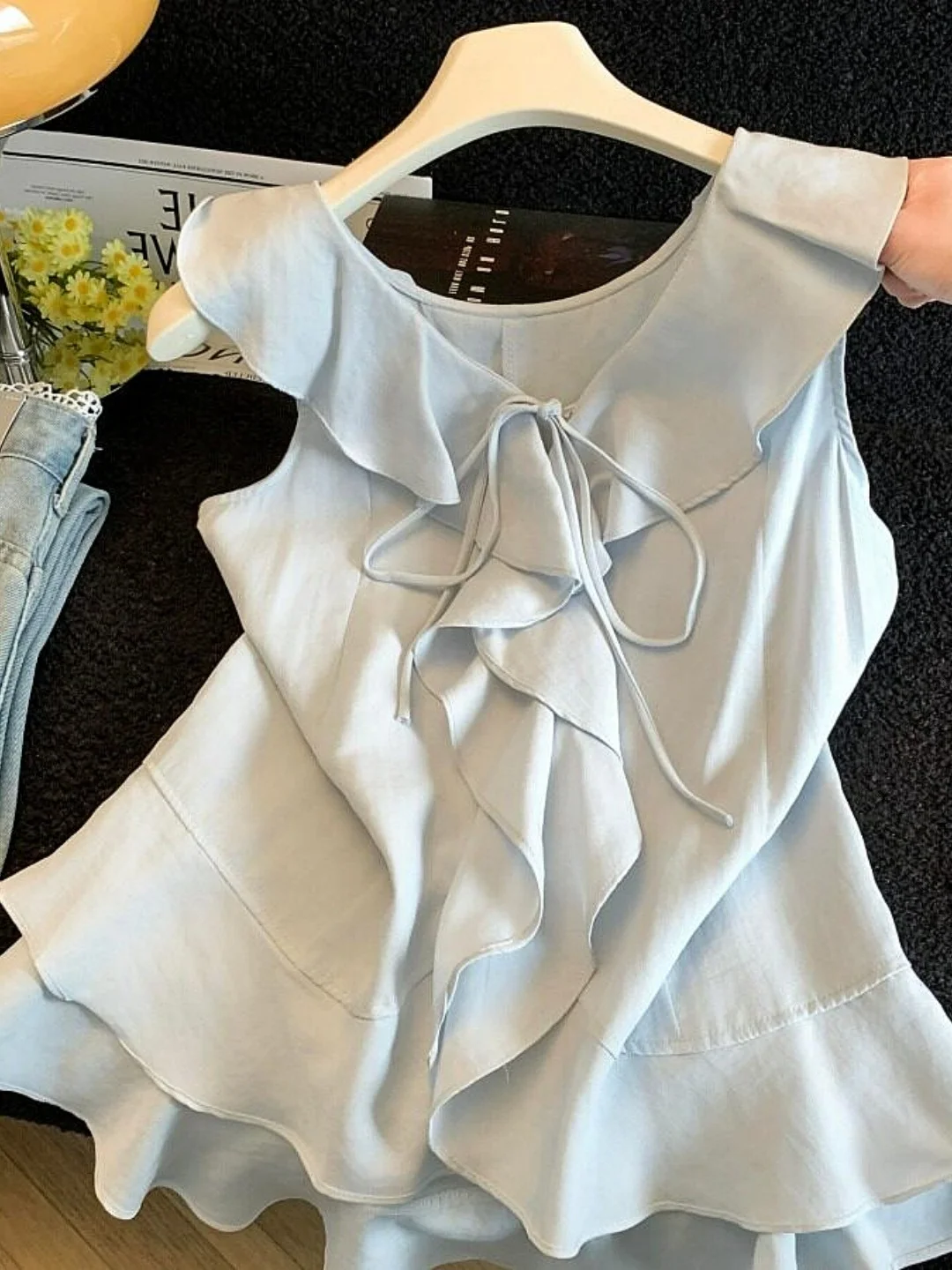 

Slimming V-Neck Bell Sleeveless Shirt Women's Summer Fashion French Style Loose Fit Blend Fabric No Sleeve Belted Top