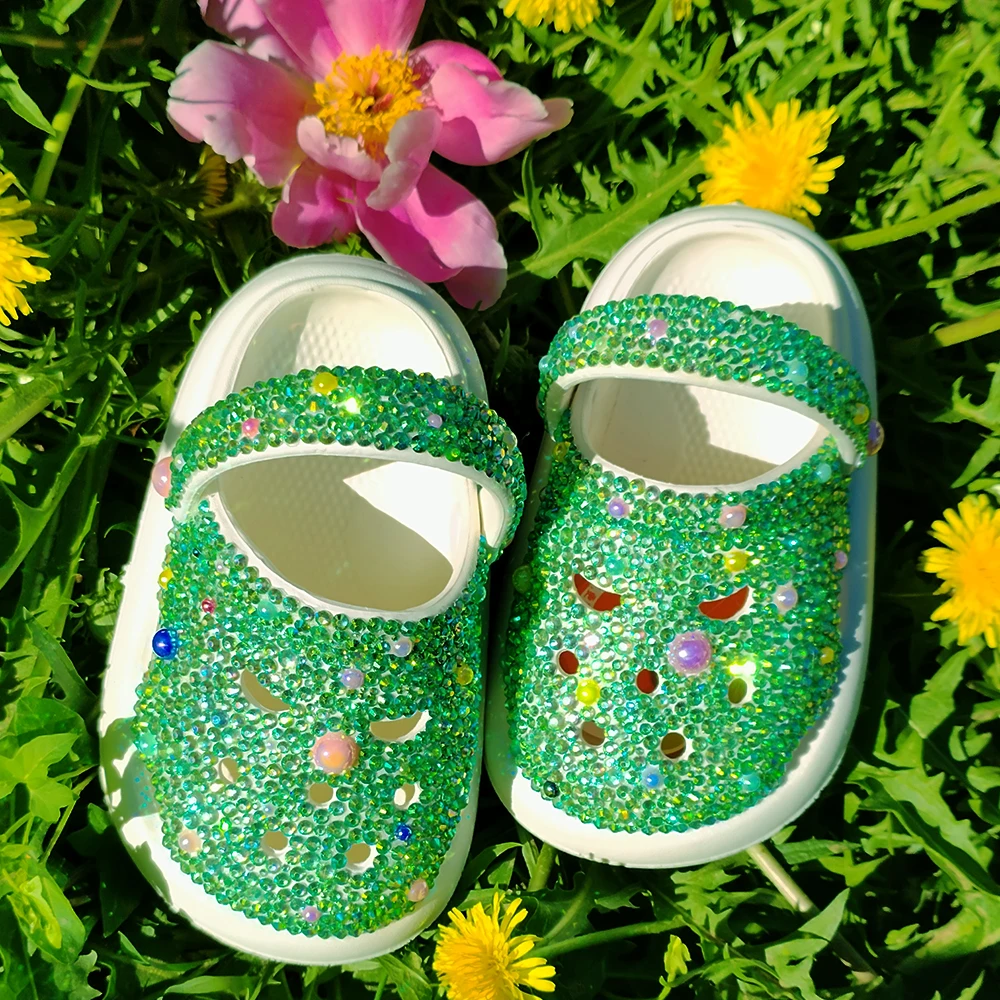 Handmade Rhinestones Bling Girls Womens Kids And Mother Summer Hole Sandals Garden Beach Slippers Sandals Quick Drying Shoes