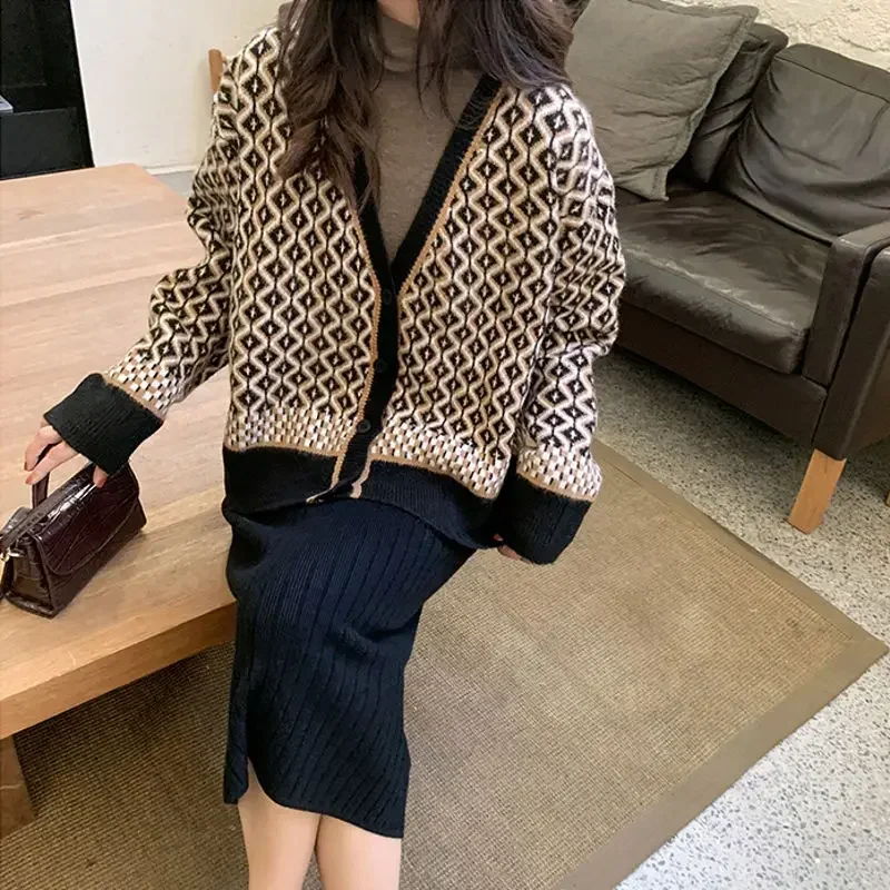 Women's Sweater Cardigan Black V-neck Knit Tops for Woman Winter Button Graphic Economics Modern Korean Luxury Autumn 2024 Warm