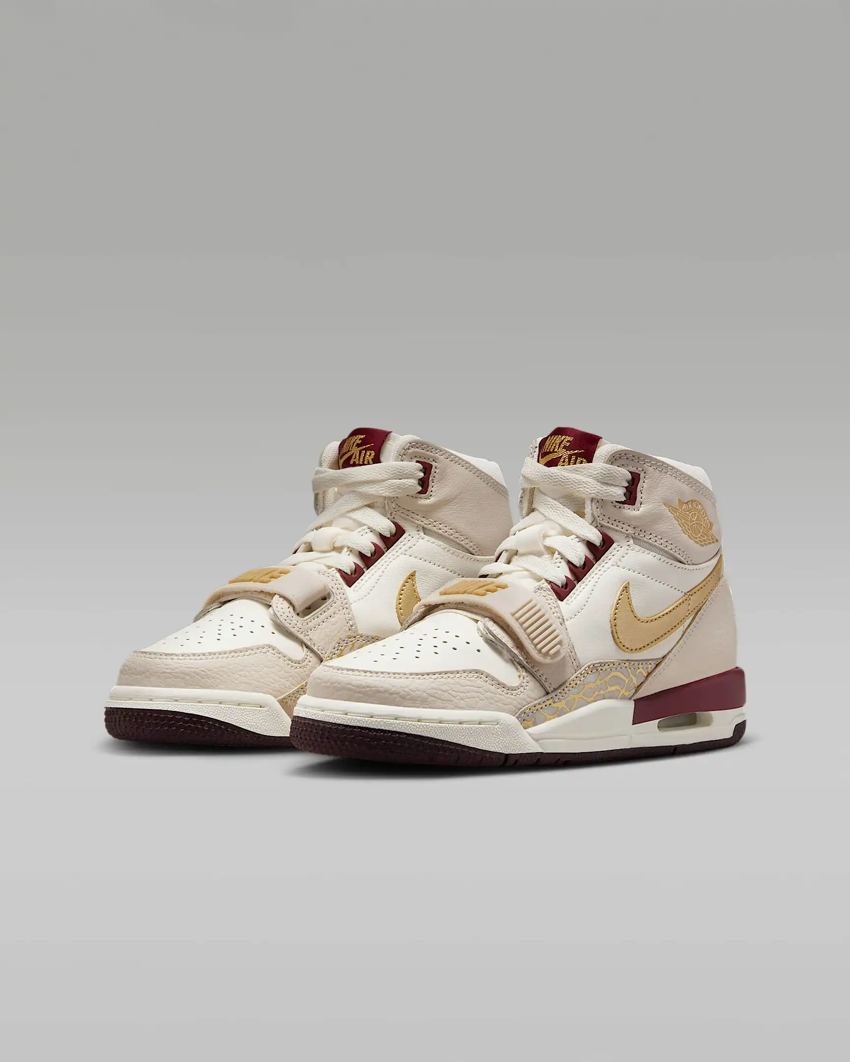 

Кроссовки Air Jordan Legacy 312, новогодняя серия Transformation IB4914-161