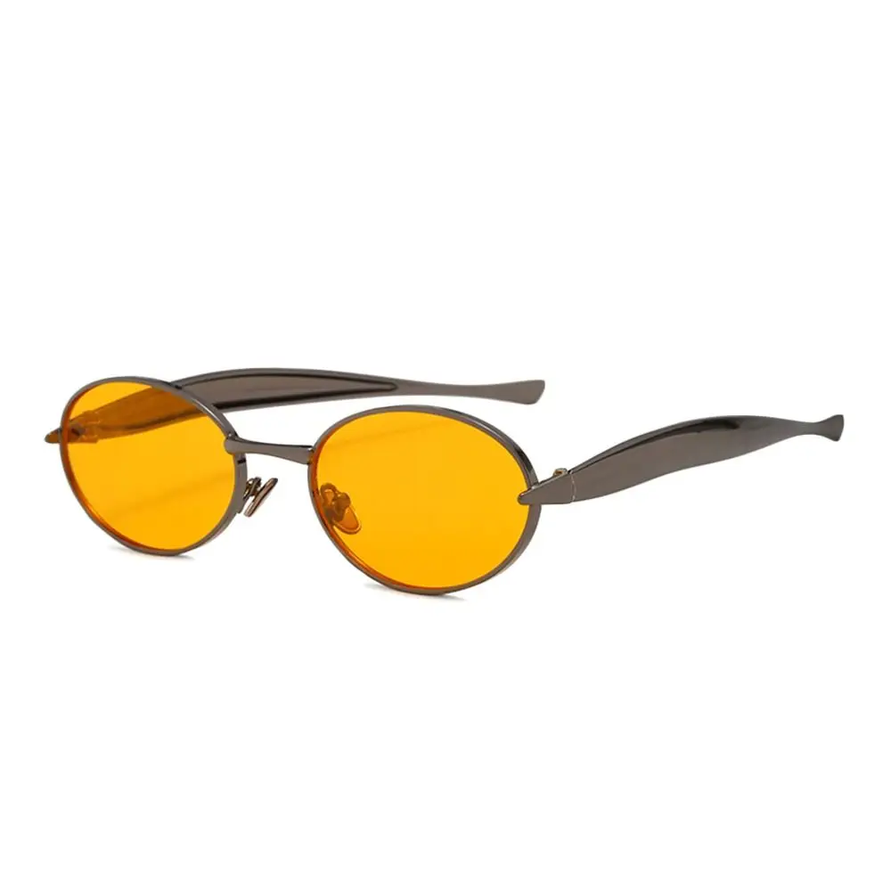 Occhiali da sole da donna con protezione UV400 alla moda Occhiali da guida casual in metallo Tonalità nere retrò per donna