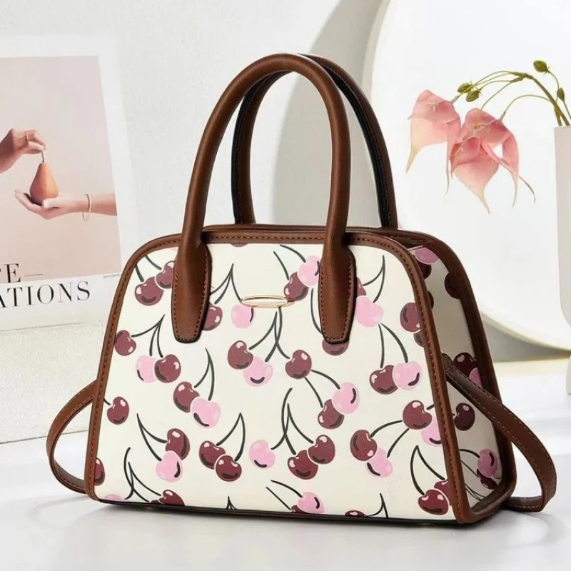 

Винтажная кожаная сумка на шнурке для женщин с непринужденным богемным и элегантным атмосфером