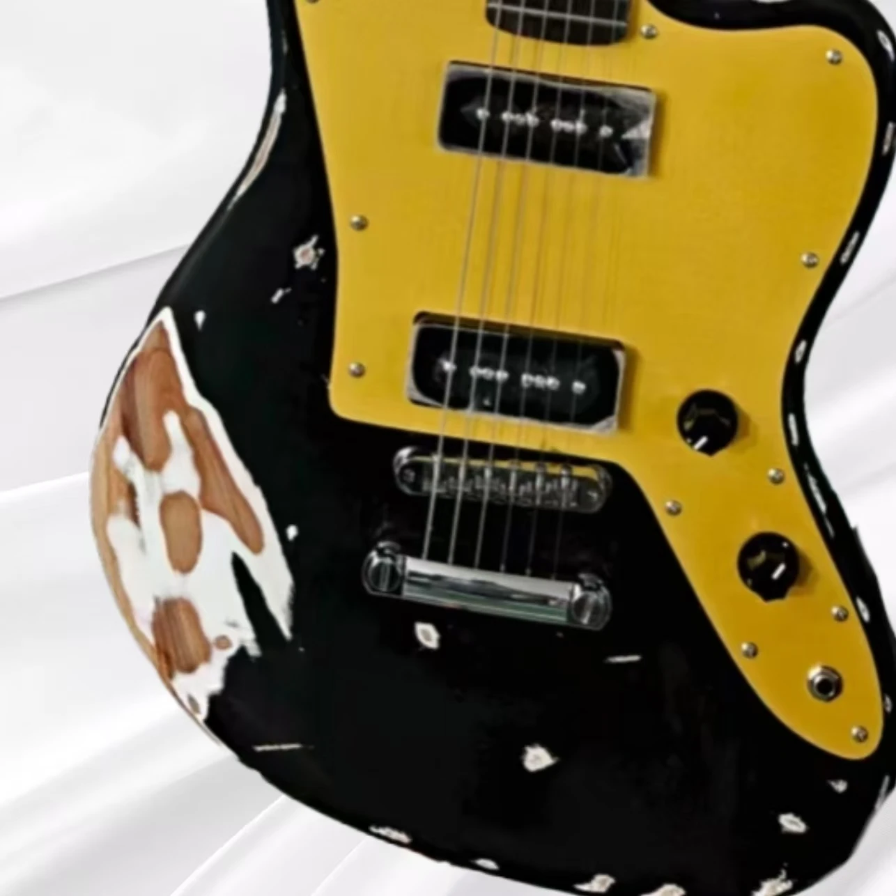 

Retro Jazz Electric Guitar High Quality Exquisite Craftsmanship Unique Style Protective Yellow Cover